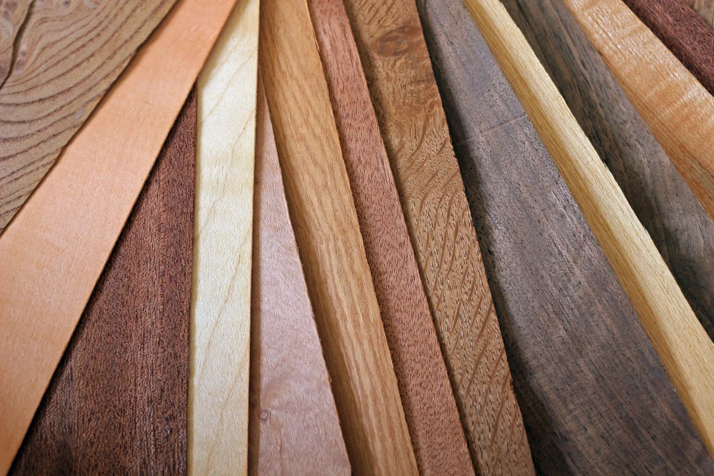 مبلمان و کابینت‌های دکوراتیو با استفاده از وینیر چوب طبیعی و طراحی مدرن