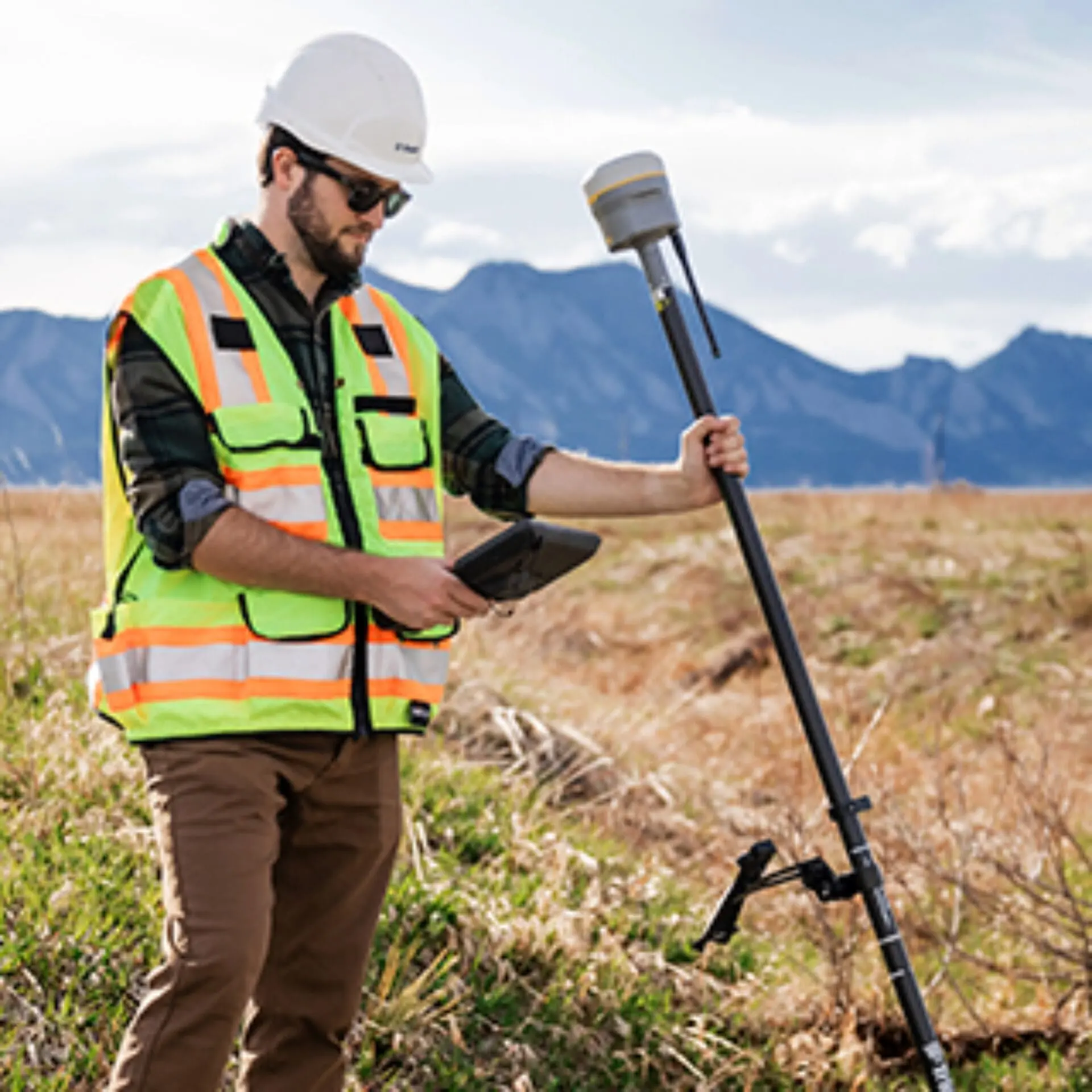 geo-product-r980-2x2benefits-left-image-520×320-1-1920×1920 Survey Equipment تجهیزات نقشهبرداری ساختمانی و عمرانی