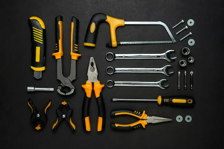 top-view-mechanical-tools-arrangement_23-2149552411 Hand Tools ابزارهای دستی ساختمانی و کاربردهای اجرایی